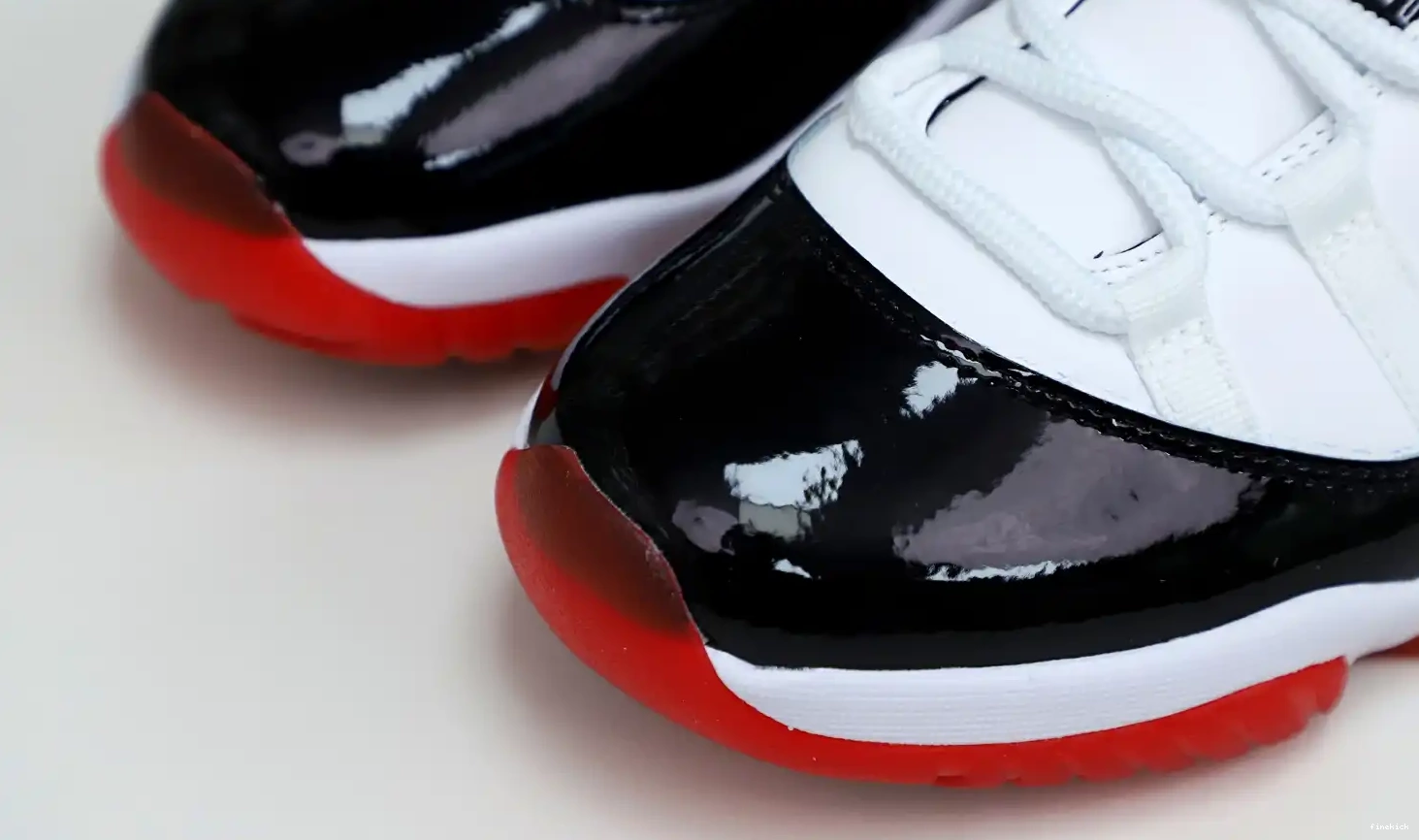 AIR WHITE LOW JORDAN 11 BRED 0602